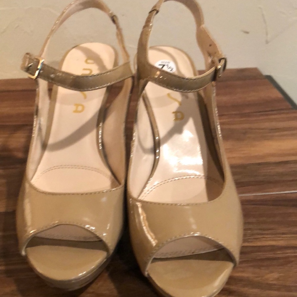 Unisa nude platform slingback sandals. Size 7.5